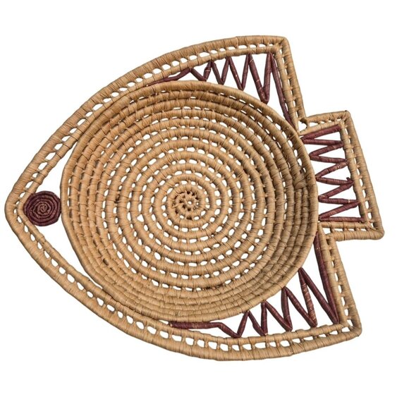 Handwoven Natural Straw Wall Basket Arrowhead Angel Fish - Picture 1 of 8